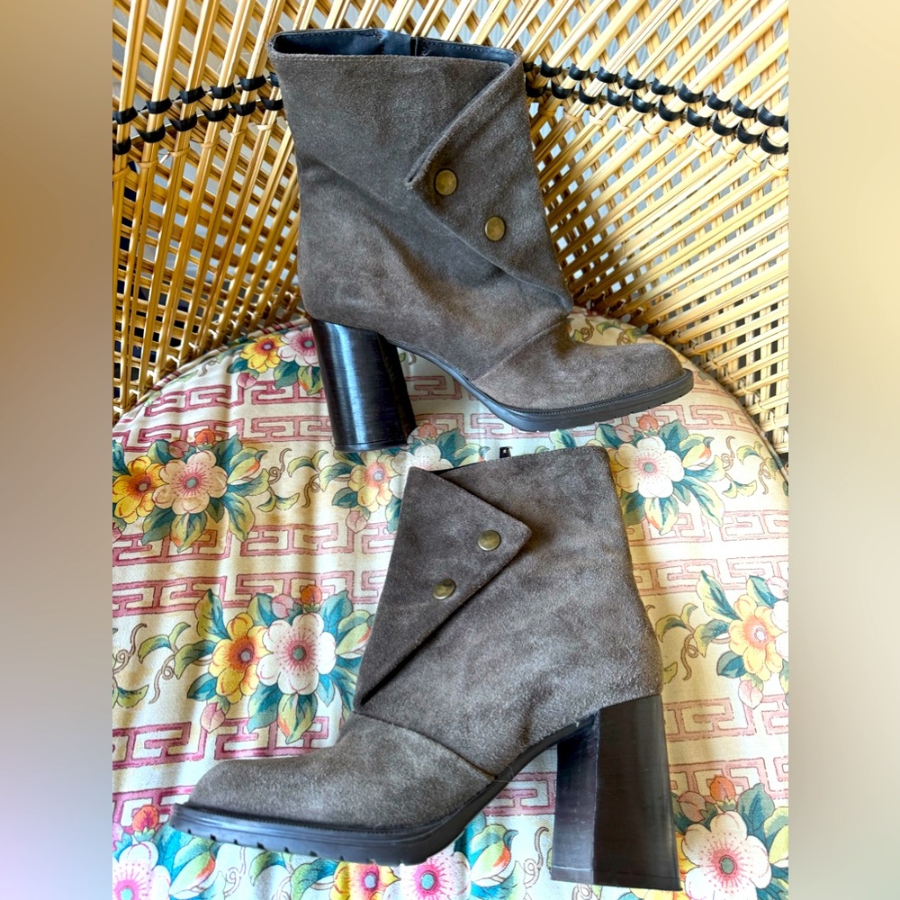 Suede boot by Fabrizio Chini made in Italy